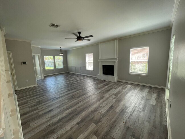 Building Photo - NEW RENTAL!
