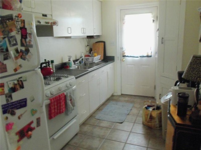 Building Photo - 2415 S 5th St