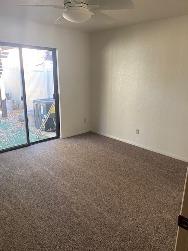 Foto del edificio - 848 Woodland Ave