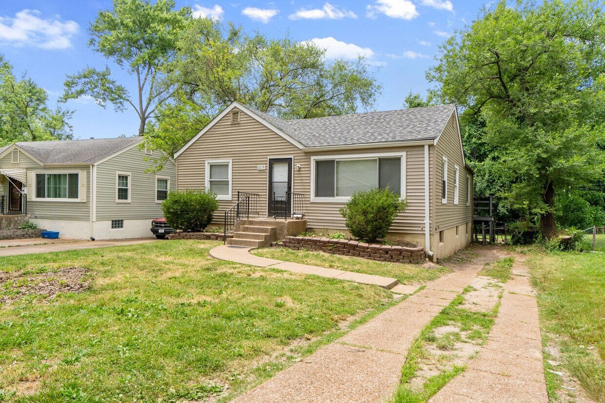 Primary Photo - Rare Opportunity to Rent a Single Family H...
