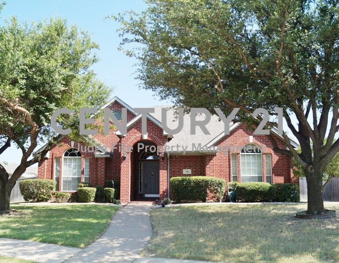 Primary Photo - Lovely 3/2/2 With Study Nestled On Cul-De-...