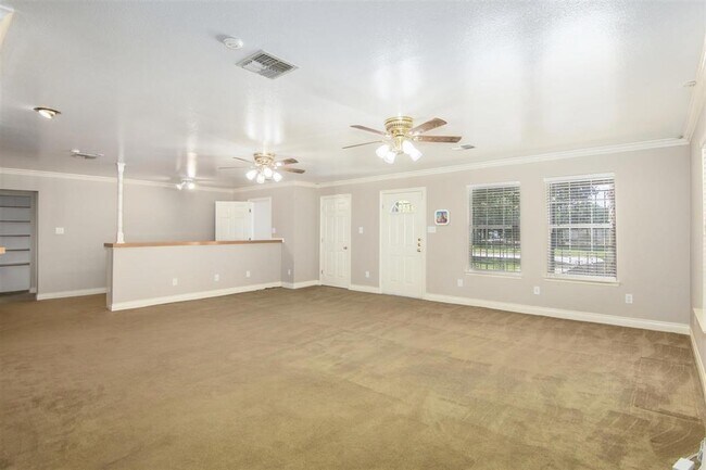 Building Photo - 1002 Wakefield Dr