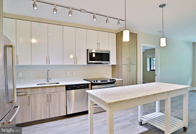 Foto del edificio - 145 Riverhaven Dr