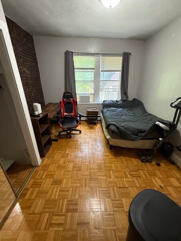 Primary Photo - 43 Anderson St