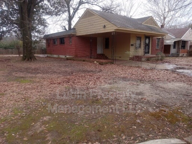 Primary Photo - 1815 Greenview Cir