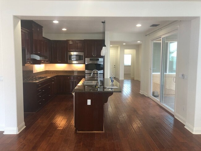 Foto del edificio - Beautiful 5 Bedroom, 3 Bathroom, 2800 Sqft. El Dordo Hills Home for Lease.