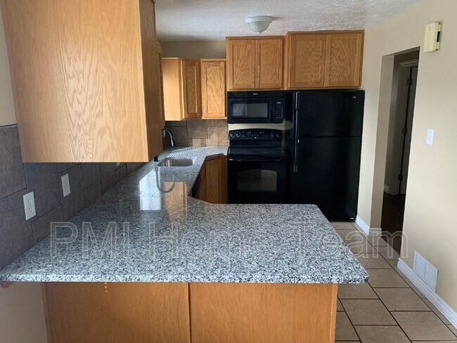 Building Photo - 174 E 4400 S
