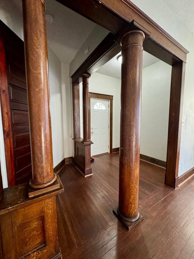 Building Photo - 3-Bedroom Home Blending Historic Charm & Modern Style in 12 Points District