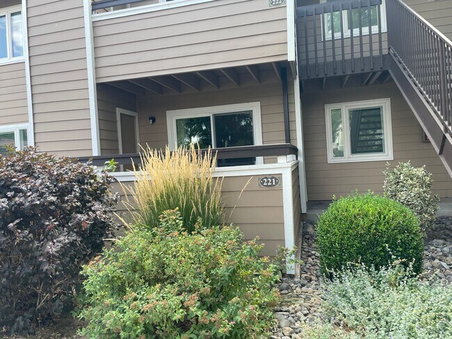 Foto del edificio - Darling 2 bedroom 2 bath condo in south Reno