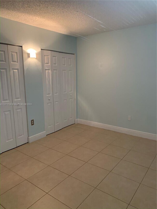 Building Photo - 890 SW 129th Pl