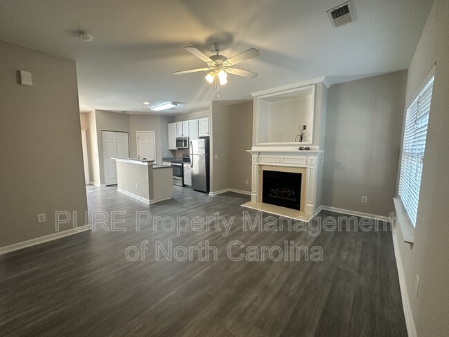 Foto del edificio - 8619 Wandering Creek Way