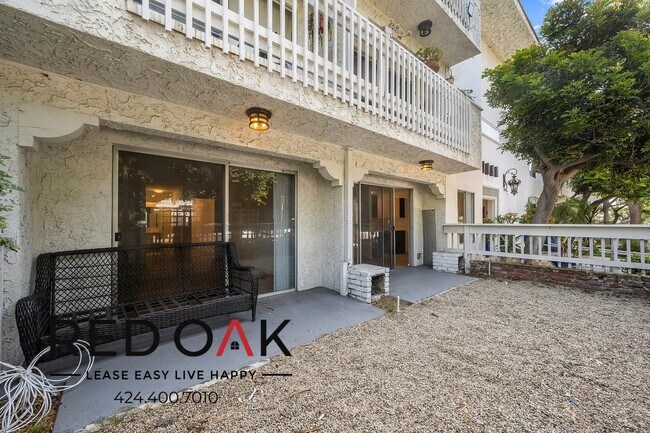Foto del edificio - Incredibly Bright and Spacious Two Bedroom...