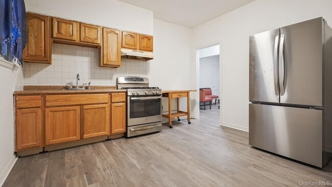 Building Photo - 252 S Tenth Ave