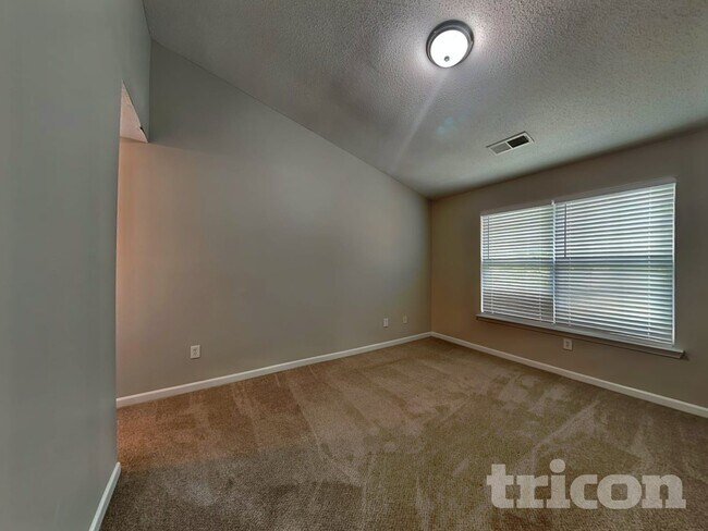 Building Photo - 205 Lossie Ln