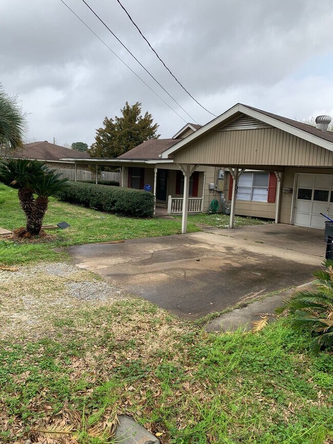 Building Photo - 4700 Beaumont Avenue