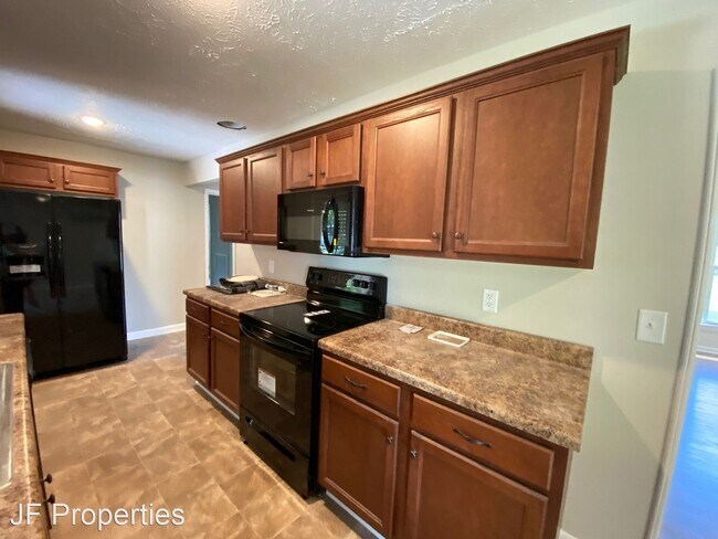 Building Photo - 4 br, 1.5 bath House - 1302 W. Northfield ...