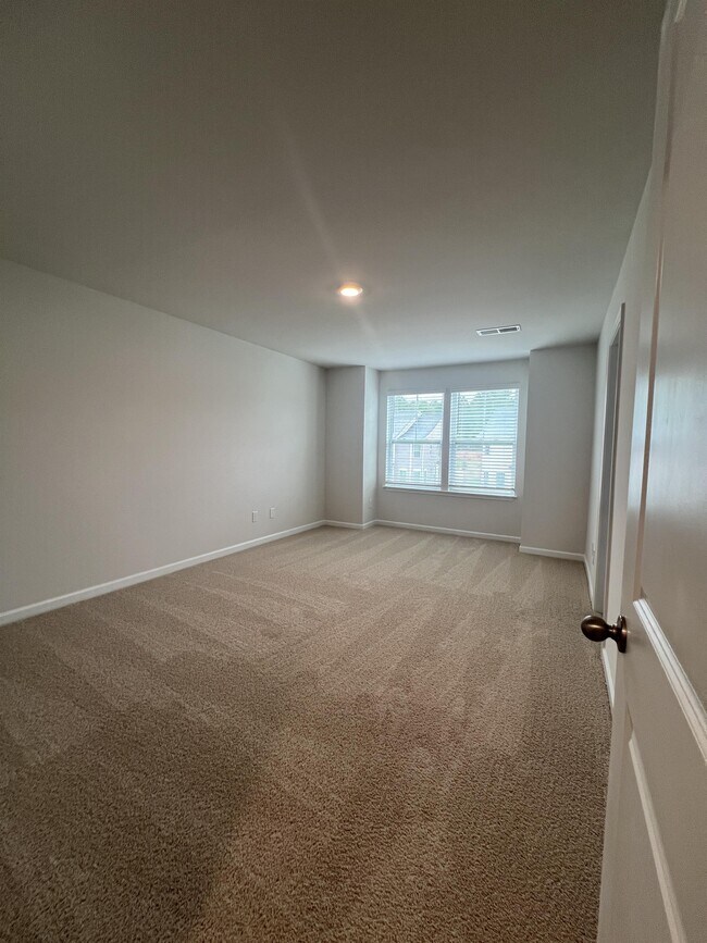 Foto del edificio - 1229 Evelynnview Ln