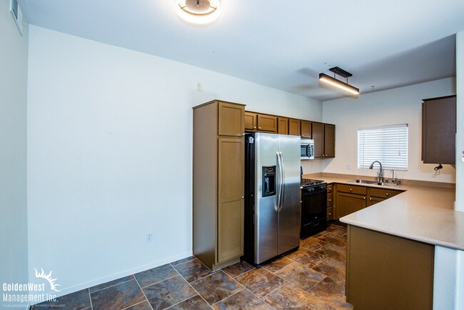Building Photo - Stylish Upstairs 2Bdm 2Ba Condo in a Desir...