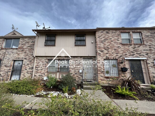 Foto del edificio - Spacious 3bd/1.5ba Townhouse near Franklin & Mack Road