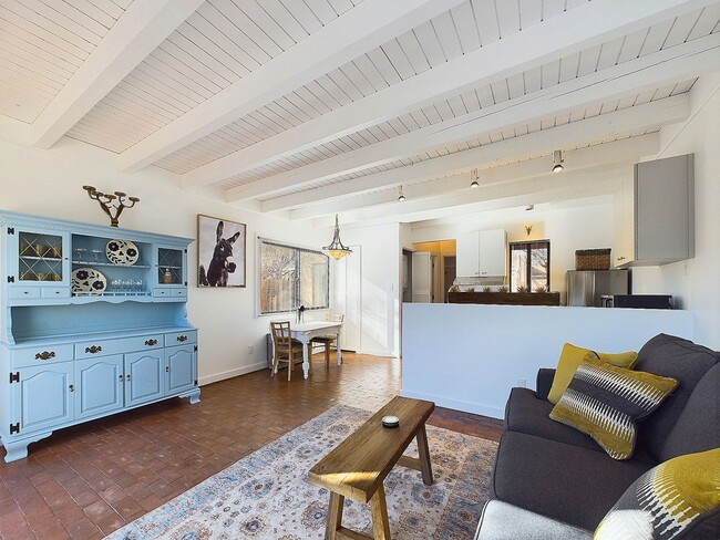 Building Photo - Beautiful Condo Available Now!