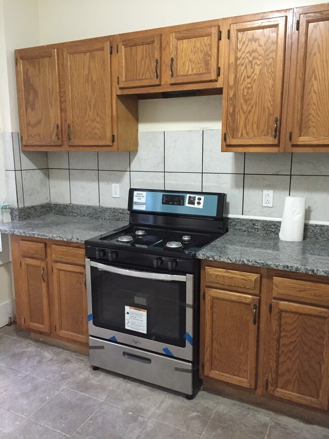 Building Photo - 75 Heath St