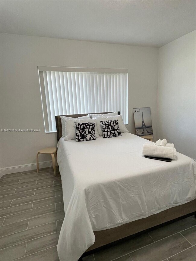 Foto del edificio - 4915 NW 15th Ct