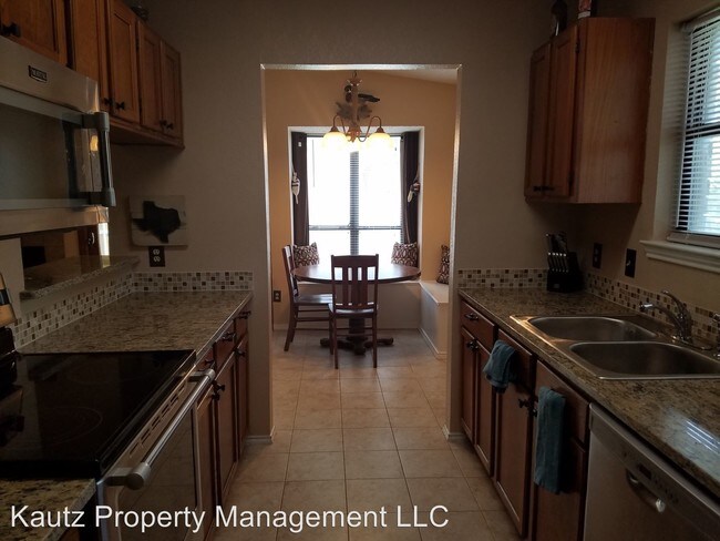 Building Photo - 6107 Fernwood Dr