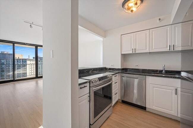 Foto del edificio - 3660 N Lake Shore Dr