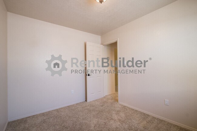 Foto del edificio - 13157 Neon Ave NE