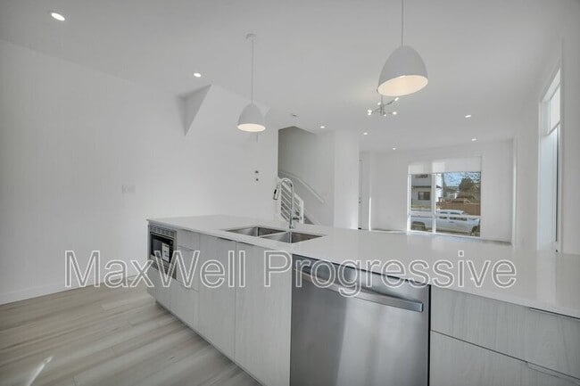 Building Photo - 9011-9093 93 St NW