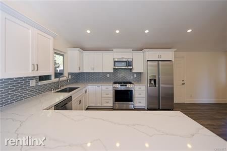 Foto del edificio - 3 br, 2 bath House - 5811 Kelvin Ave