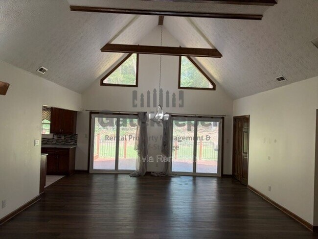 Foto del edificio - 335 Fairfield Cir