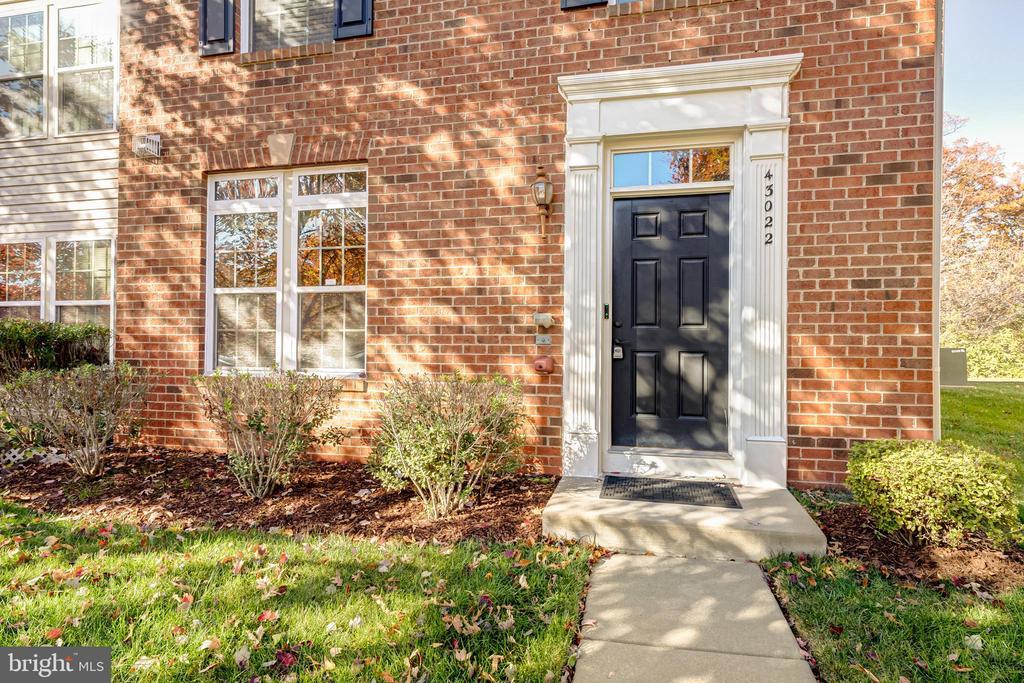 Primary Photo - 43022 Spyder Pl