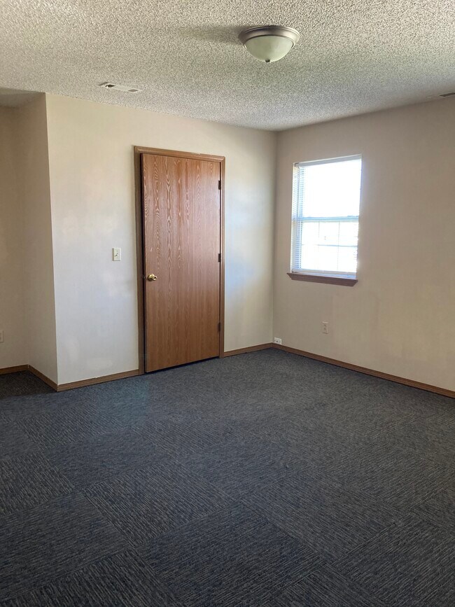 Building Photo - 809 W Centennial Ave