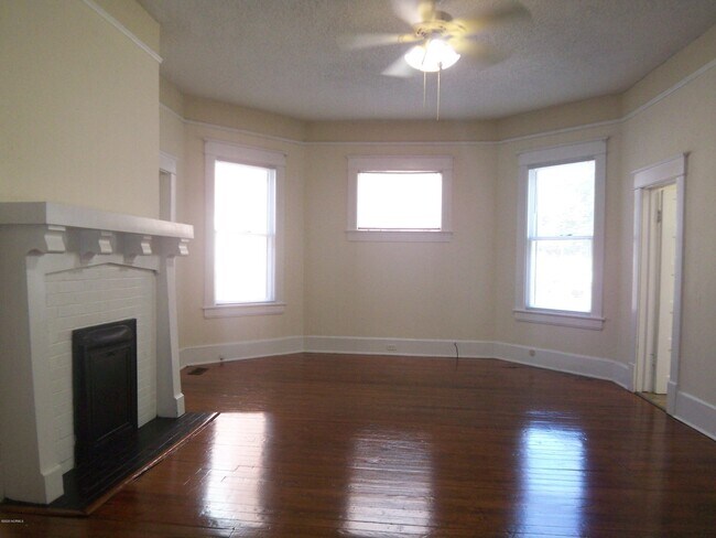 Foto del edificio - 705 E 5th St