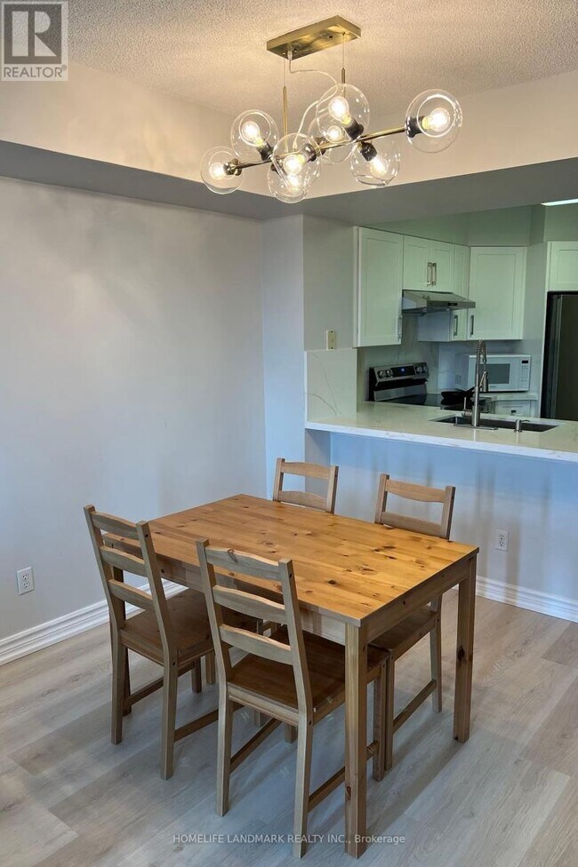 Photo du bâtiment - 750-2750 Bay St.
