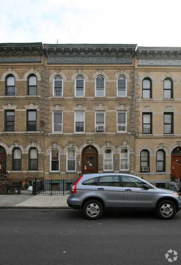 Foto principal - 872 Hart St