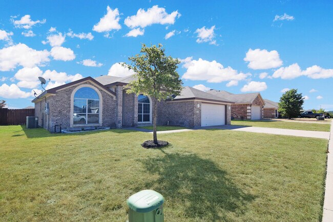 Foto del edificio - 2416 Isabelle Dr