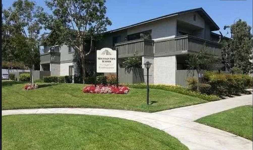 Primary Photo - 3640 Sumner Ave
