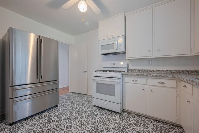 Building Photo - 5513 Fairdale Ln