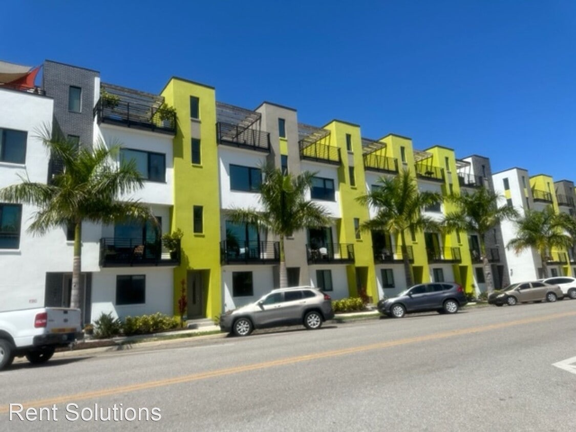 Foto principal - 3 br, 3.5 bath House - 957 Arlington Ave N
