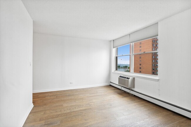 Foto del edificio - 3033 N Sheridan Rd