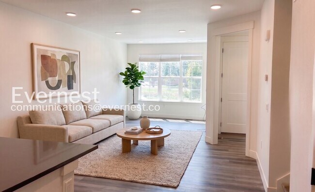 Foto del edificio - 3 Bed/2.5 Bath Town Home with Garage / Available Now!
