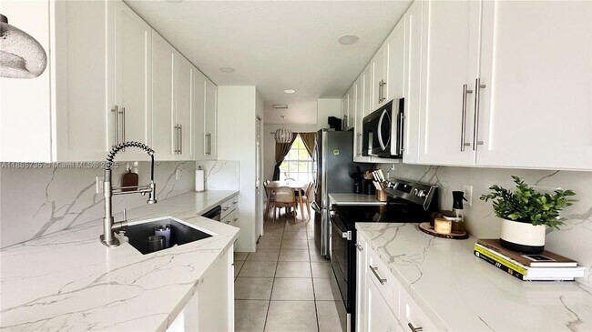 Foto del edificio - 2265 NW 170th Ave