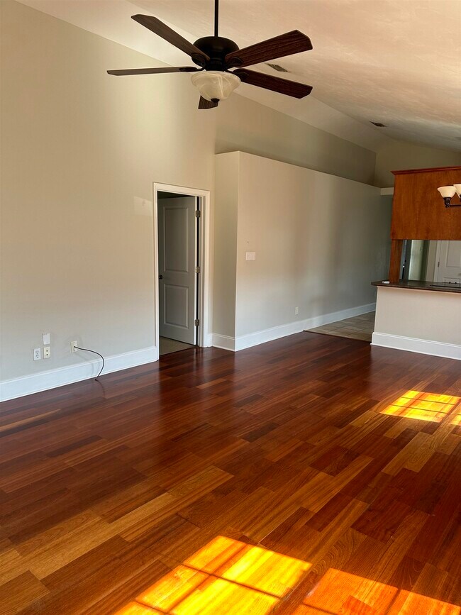 Building Photo - 948 Beaver Creek Way