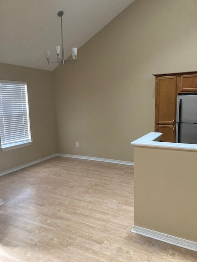 Building Photo - Adorable home in Orange Grove