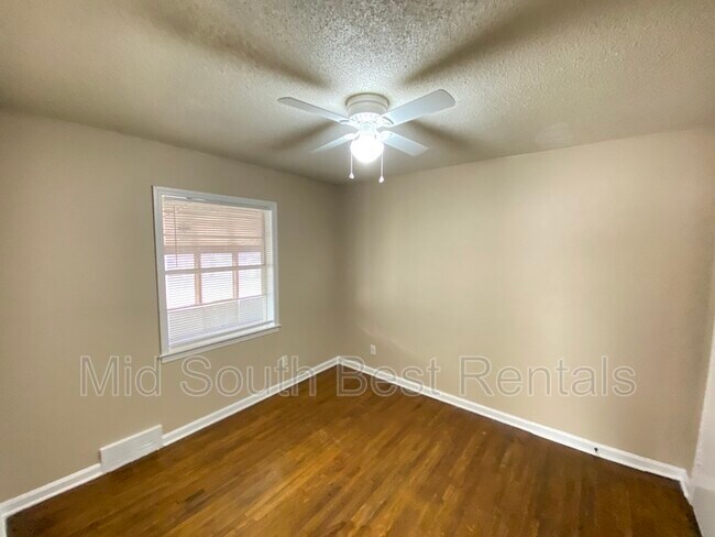 Foto del edificio - 4809 Holt Dr