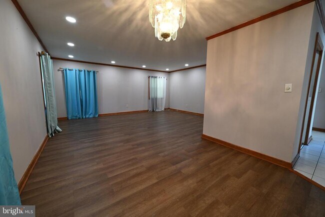 Foto del edificio - 1 Pinetree Ln
