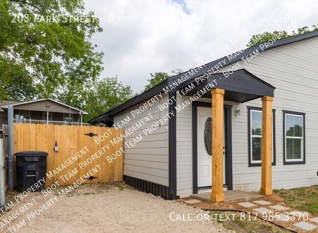 Building Photo - 203 Park St