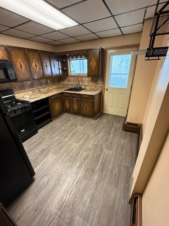 Building Photo - 94 S Main St